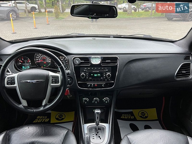 Седан Chrysler 200 2013 в Львове