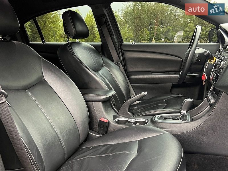 Седан Chrysler 200 2013 в Львове