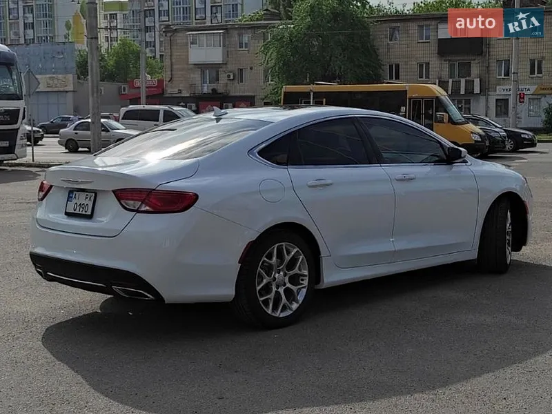Chrysler 200