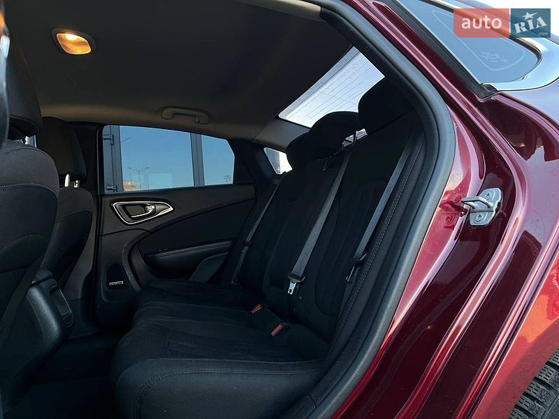 Седан Chrysler 200 2015 в Киеве