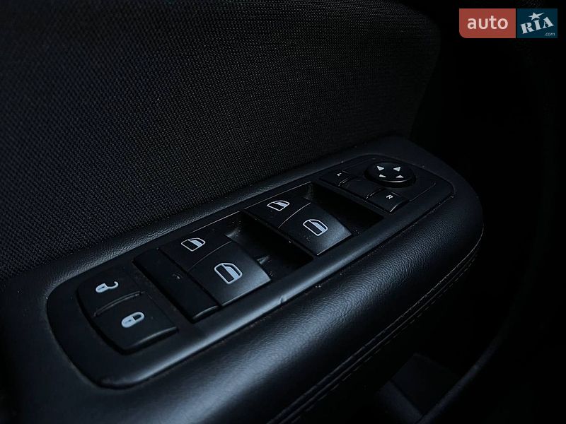 Седан Chrysler 200 2015 в Киеве