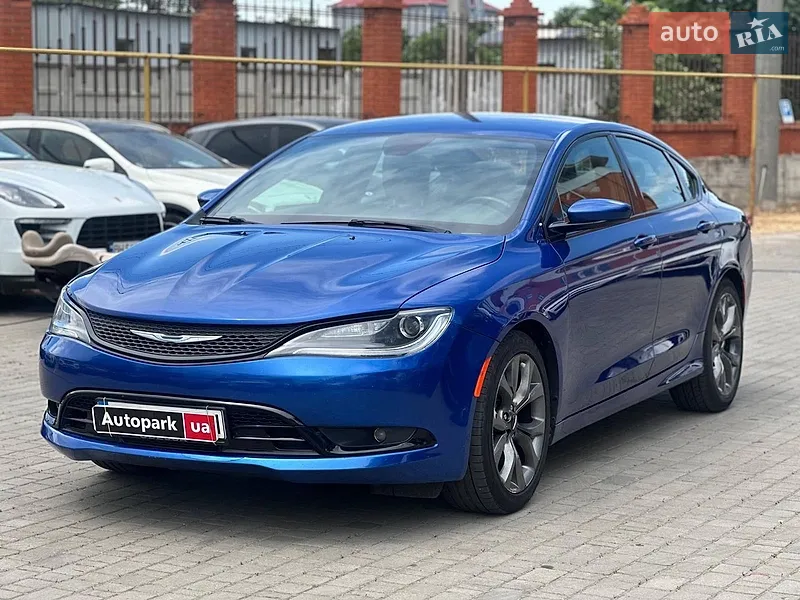 Chrysler 200