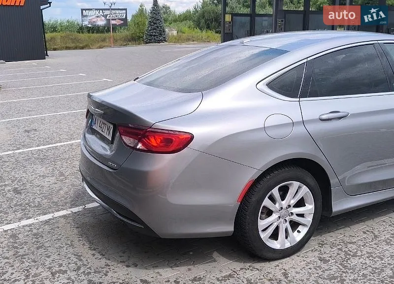 Chrysler 200