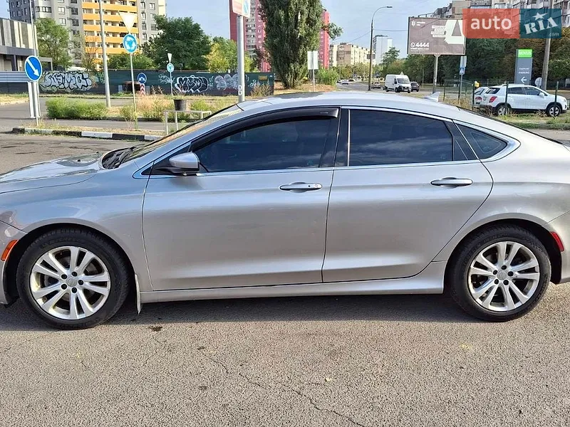 Chrysler 200