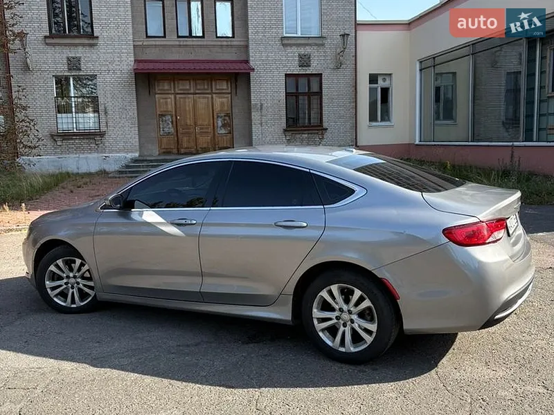 Chrysler 200