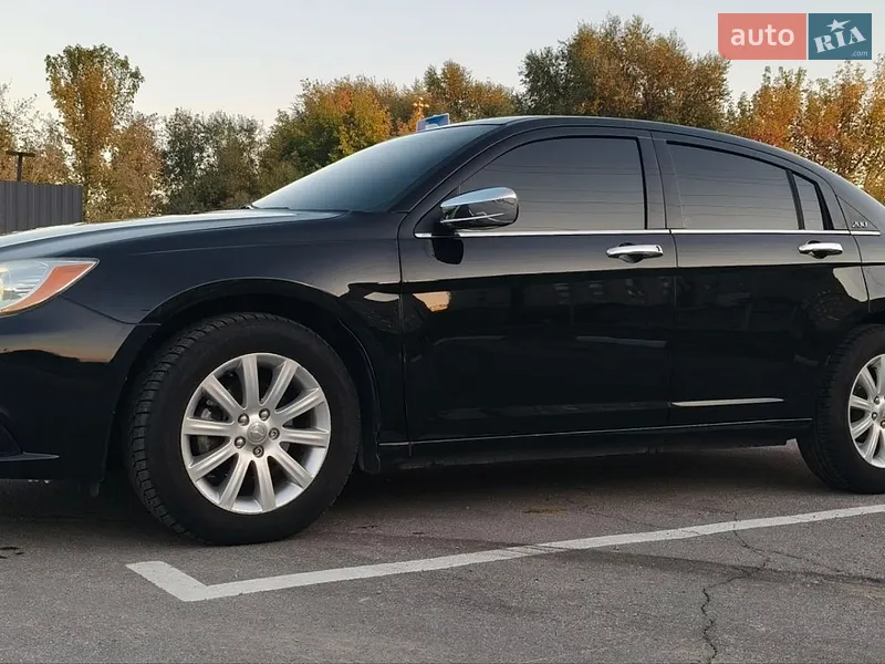 Chrysler 200