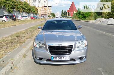 Седан Chrysler 300 C 2013 в Киеве