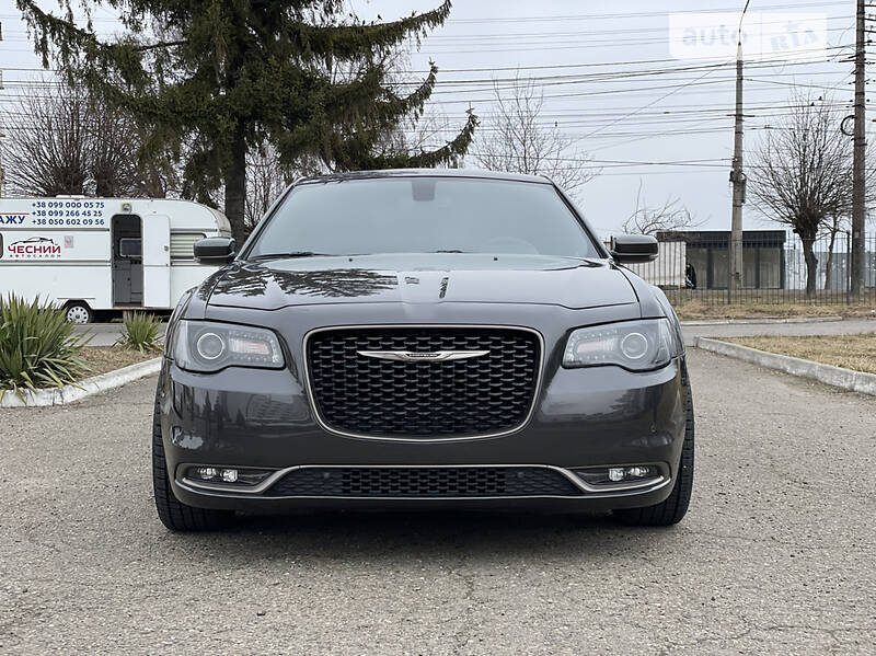 Седан Chrysler 300 S 2018 в Коломые