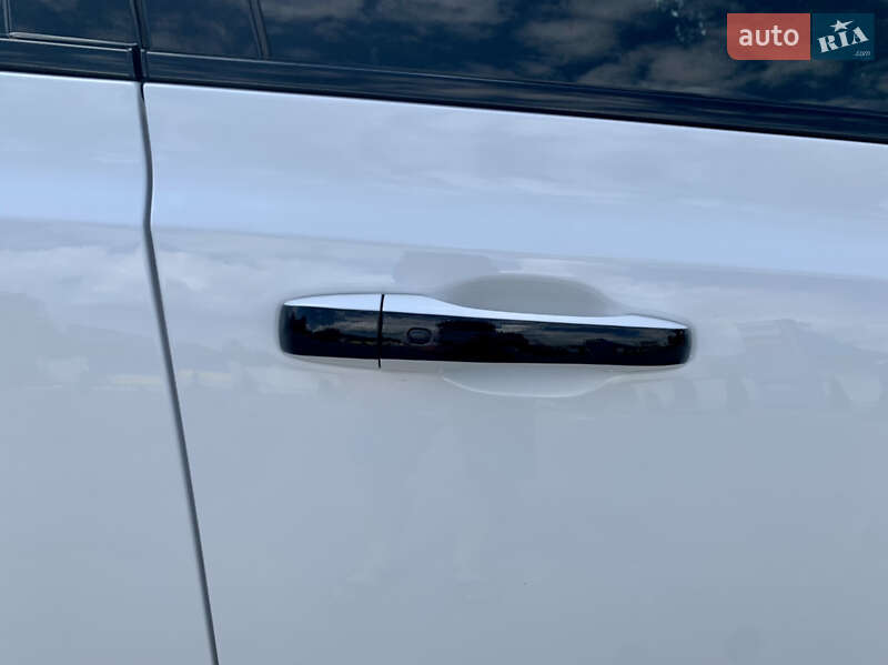 Седан Chrysler 300 S 2018 в Тернополе фото 21 Седан Chrysler 300 S 2018 в Тернополе