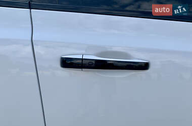 Седан Chrysler 300 S 2018 в 