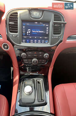 Седан Chrysler 300 S 2018 в 