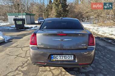 Седан Chrysler 300 S 2016 в Львові