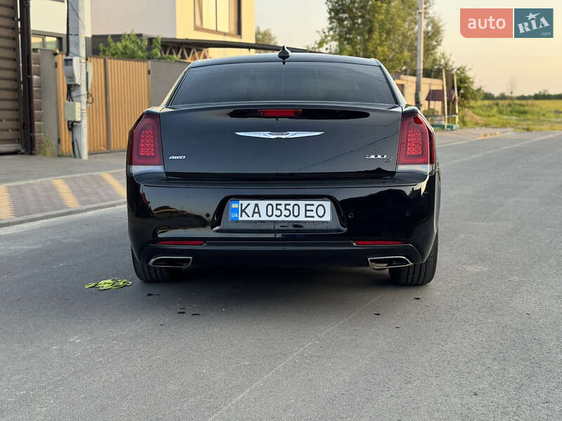 Седан Chrysler 300 S 2015 в Киеве