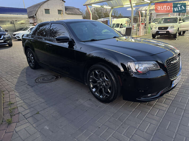 Седан Chrysler 300 S 2015 в Киеве