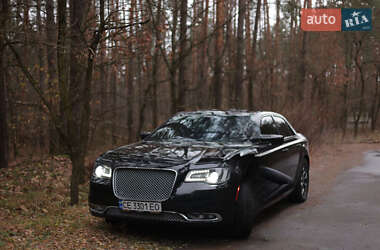 Седан Chrysler 300 S 2015 в Черновцах