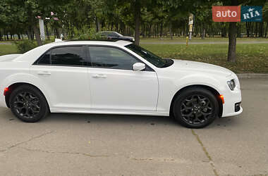 Седан Chrysler 300 S 2022 в 