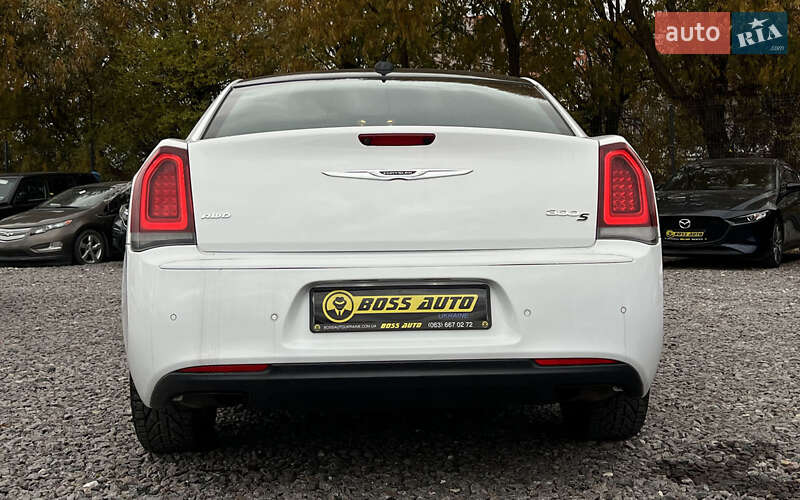 Седан Chrysler 300 S 2015 в Львові