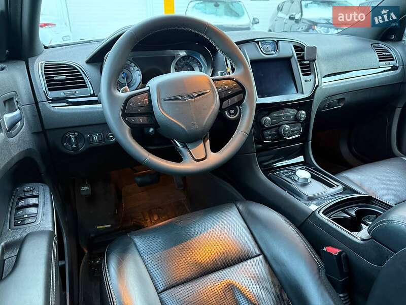 Седан Chrysler 300 S 2022 в Одессе