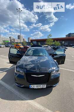 Седан Chrysler 300 2015 в Києві