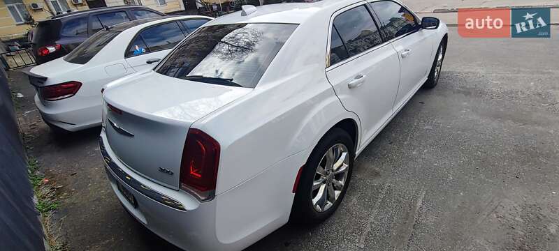 Седан Chrysler 300 2016 в Києві
