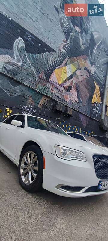Седан Chrysler 300 2016 в Києві