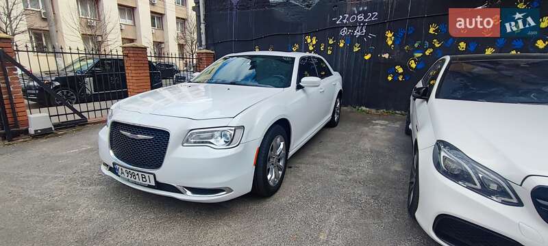Седан Chrysler 300 2016 в Києві