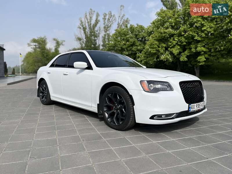 Седан Chrysler 300 2016 в Кременчуці