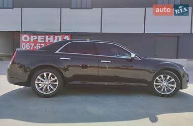 Седан Chrysler 300 2018 в Львове