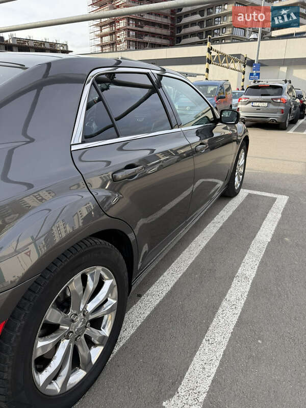 Седан Chrysler 300 2016 в Одессе