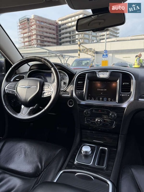 Седан Chrysler 300 2016 в Одессе