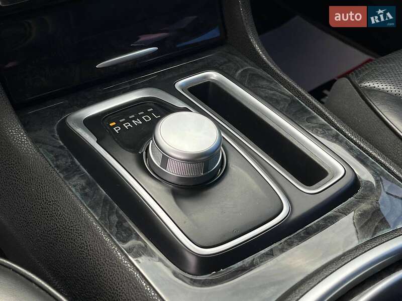 Седан Chrysler 300 2018 в Львове