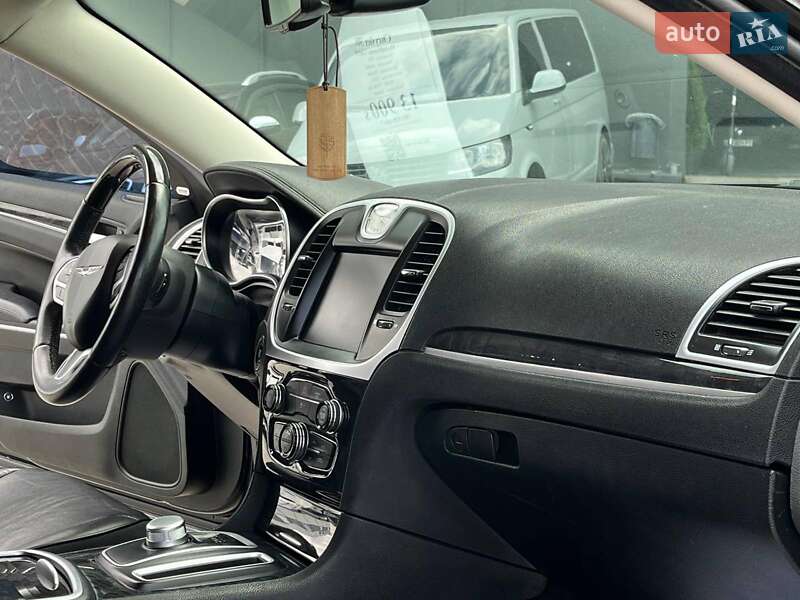 Седан Chrysler 300 2018 в Львове