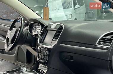 Седан Chrysler 300 2018 в 