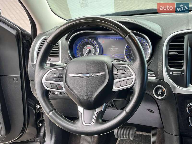 Седан Chrysler 300 2018 в Львове