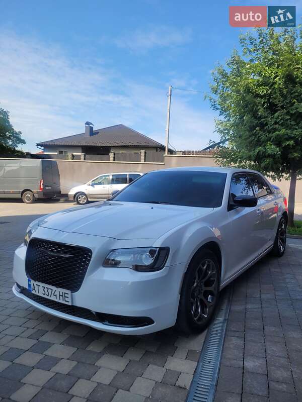 Седан Chrysler 300 2018 в Ивано-Франковске
