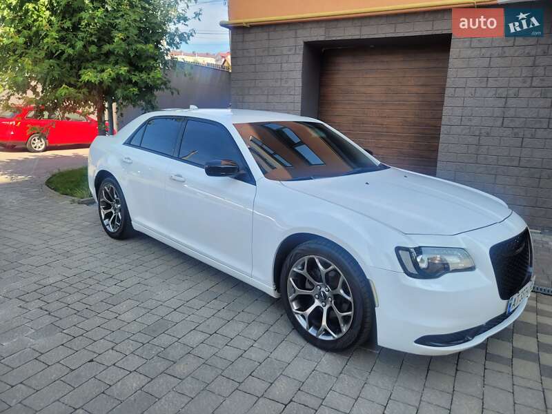 Седан Chrysler 300 2018 в Ивано-Франковске