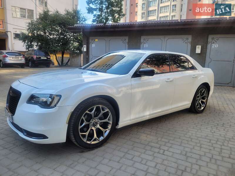 Седан Chrysler 300 2018 в Ивано-Франковске