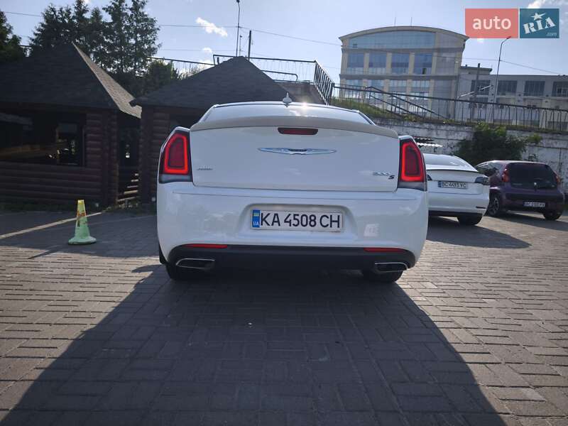 Седан Chrysler 300 2016 в Львове фото 2 Седан Chrysler 300 2016 в Львове