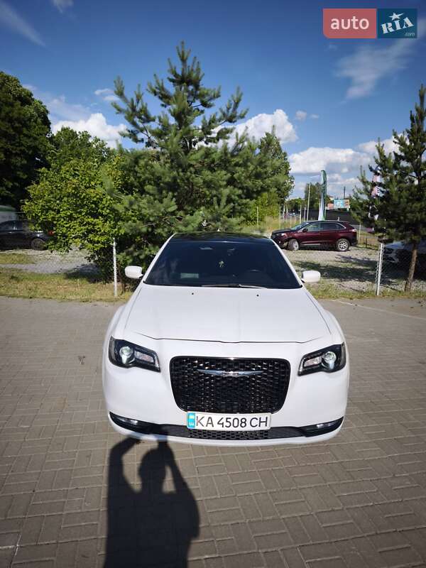 Седан Chrysler 300 2016 в Львове фото 23 Седан Chrysler 300 2016 в Львове