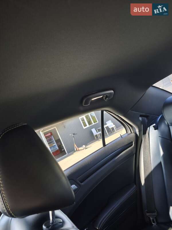 Седан Chrysler 300 2016 в Львове фото 29 Седан Chrysler 300 2016 в Львове