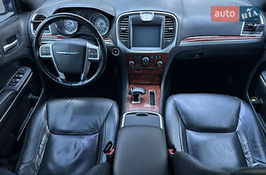 Седан Chrysler 300 2012 в 
