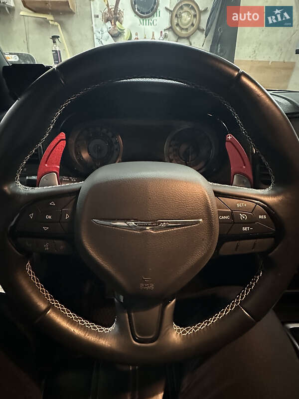 Седан Chrysler 300 2016 в Хмельницком