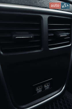 Седан Chrysler 300 2016 в 