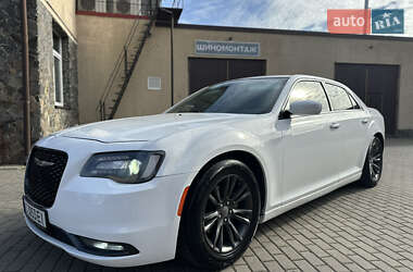 Седан Chrysler 300 2017 в  фото 5 Седан Chrysler 300 2017 в
