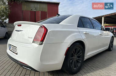 Седан Chrysler 300 2017 в  фото 15 Седан Chrysler 300 2017 в