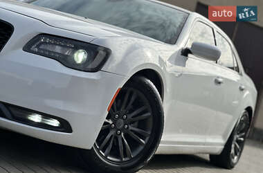 Седан Chrysler 300 2017 в  фото 32 Седан Chrysler 300 2017 в