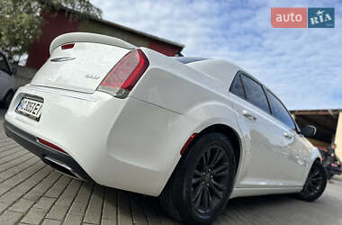 Седан Chrysler 300 2017 в  фото 35 Седан Chrysler 300 2017 в