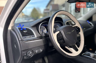 Седан Chrysler 300 2017 в  фото 46 Седан Chrysler 300 2017 в