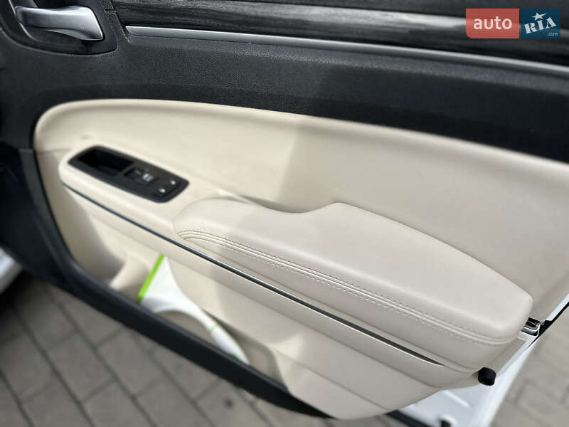 Седан Chrysler 300 2017 в Владимире фото 64 Седан Chrysler 300 2017 в Владимире