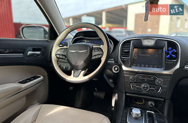 Седан Chrysler 300 2017 в  фото 72 Седан Chrysler 300 2017 в